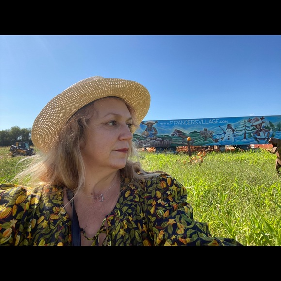 Meet your Posher, Julia - Picture 2 of 6